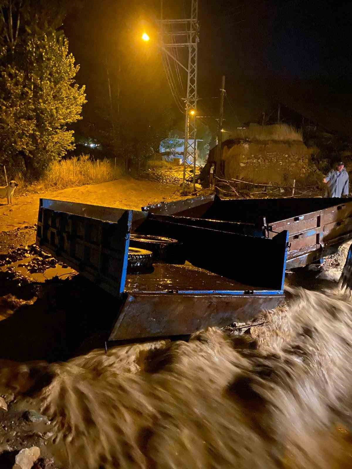Erzincan'da Şiddetli Yağışlar Taşkınlara Sebep Oldu