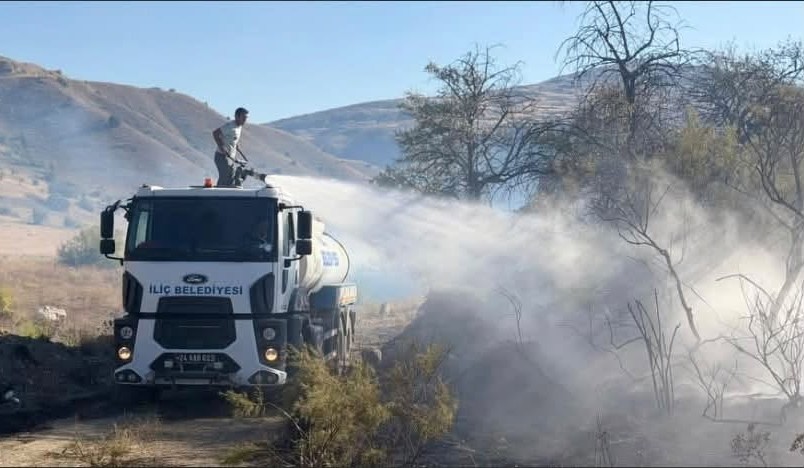 İliç’te Tarım Arazisinde Yangın Paniği, Hızla Kontrol Altına Alındı