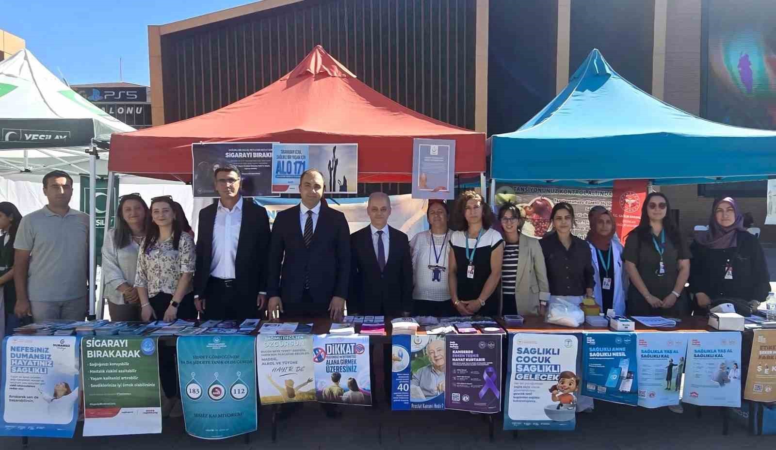 Halk Sağlığı Haftası Kapsamında Eğitici Stand Erzincan'da Açıldı