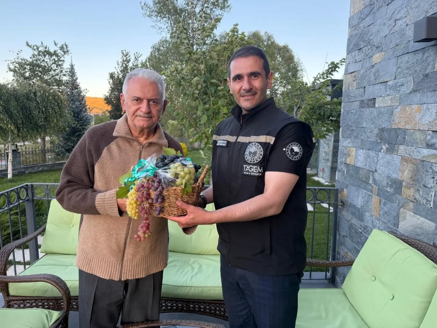 Binali Yıldırım, Erzincan’ın Tarımsal Araştırmalarını İnceledi
