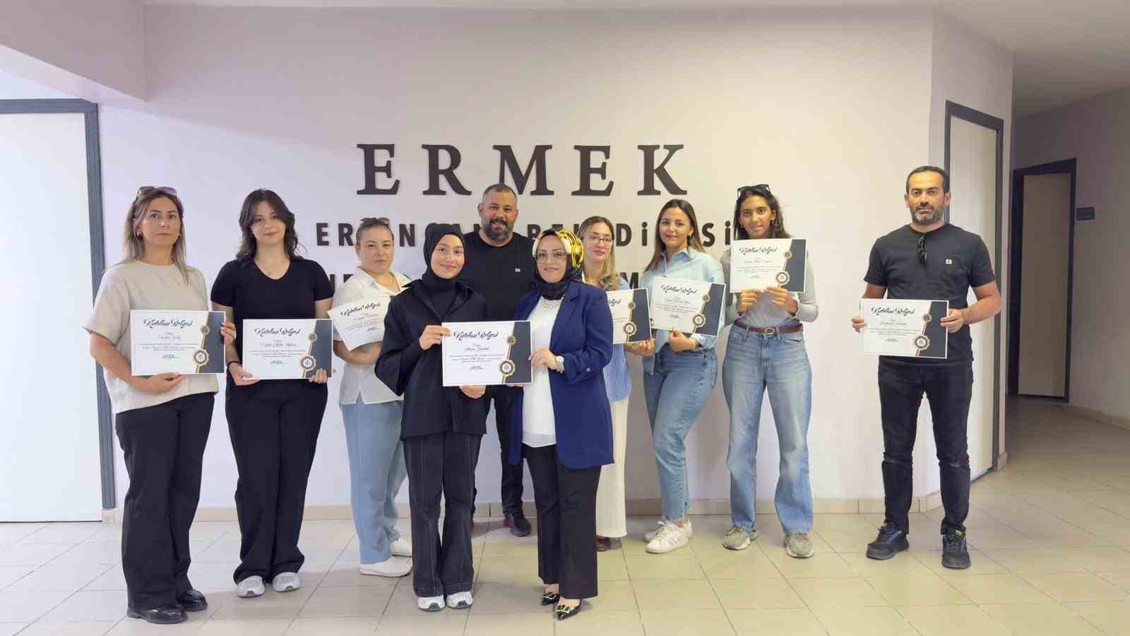 Erzincan'da İşaret Dili Kursunu Tamamlayanlara Sertifikaları Verildi