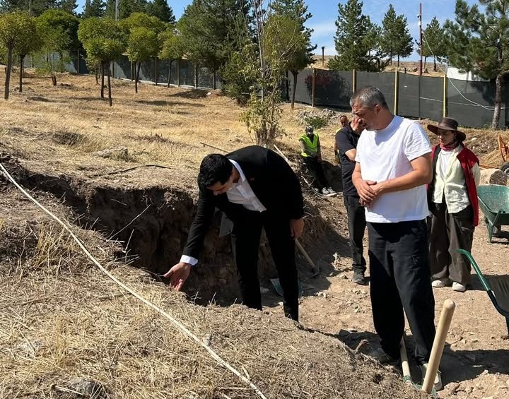 Sultan Melik Türbesi'nde Restorasyon Çalışmaları Devam Ediyor