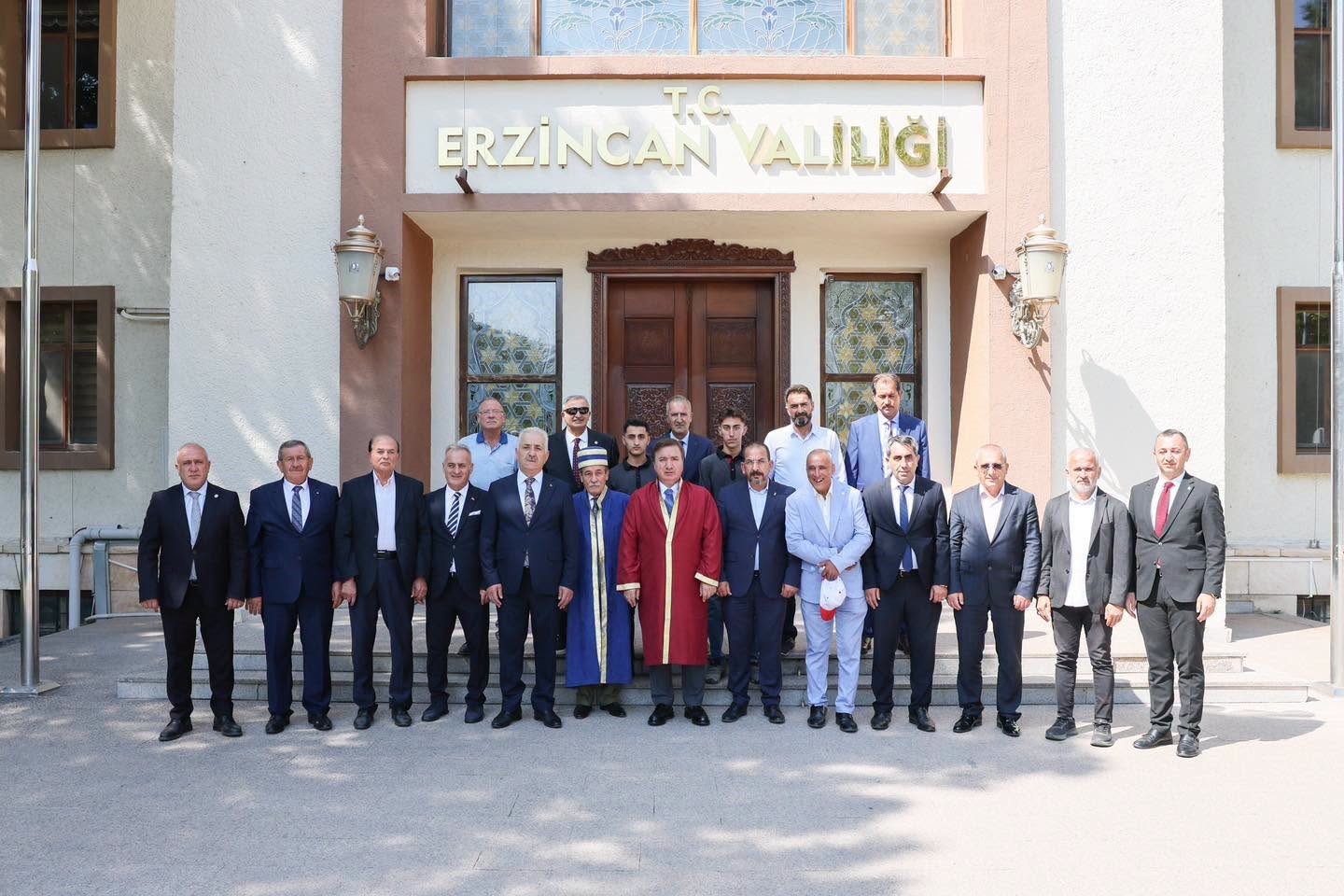 Erzincan'da Ahilik Haftası Coşkusu: Başarılı Esnaflara Onur Belgeleri Verildi