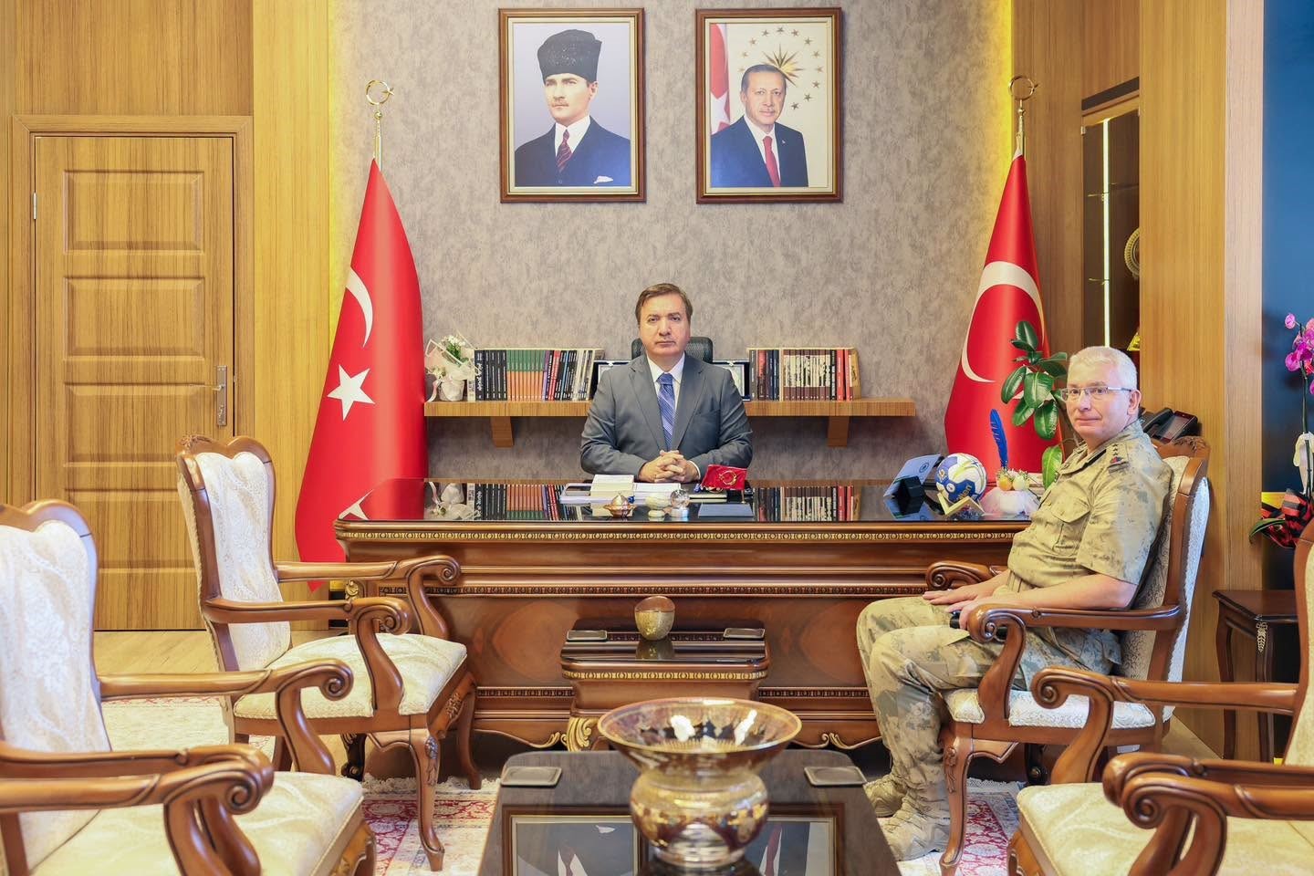 Vali Aydoğdu, Yeni Jandarma Komutanı Altundarak'ı Ağırladı