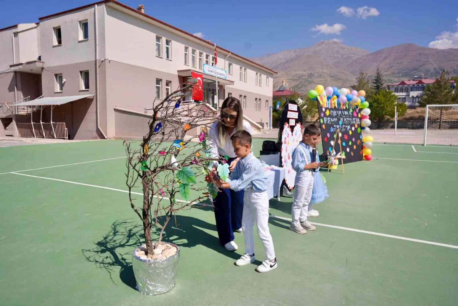 Üzümlü’de İlköğretim Haftası Coşkuyla Kutlandı