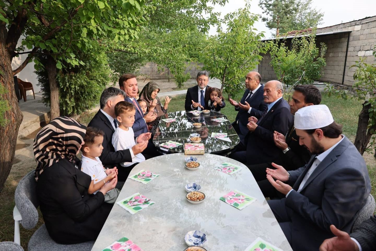 Bakan Yumaklı, Şehit Jandarma Er Yakup Koç'un Ailesini Ziyaret Etti