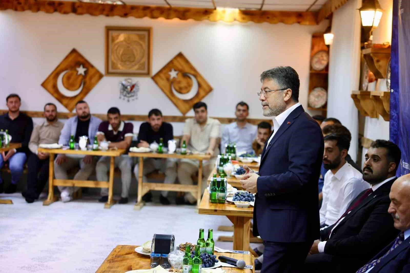 Bakan Yumaklı, Erzincan'da Gençlerle Buluştu: Gelecek Gençlerde!