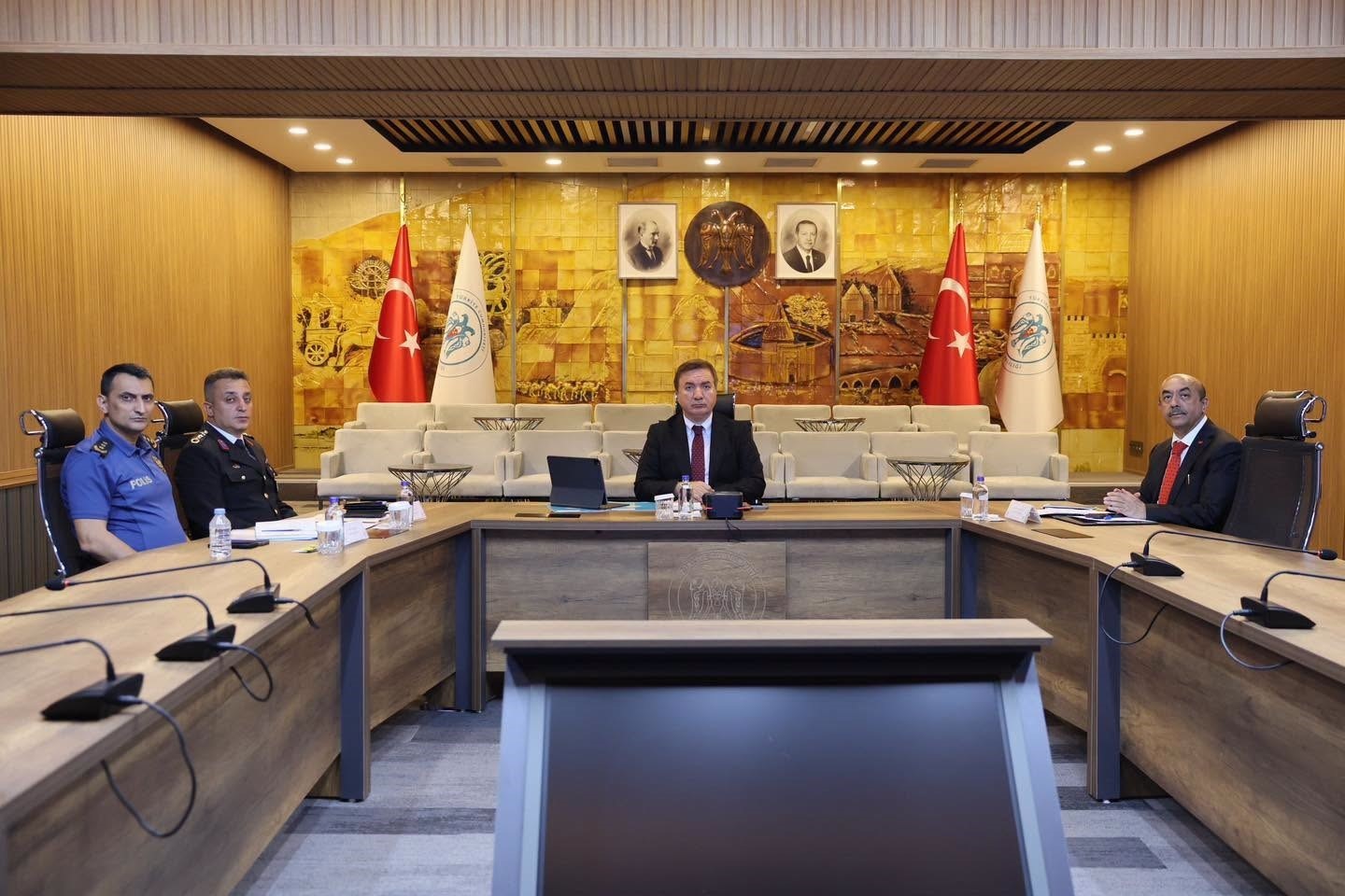İzmir'de Okul Güvenliği Toplantısı Yapıldı