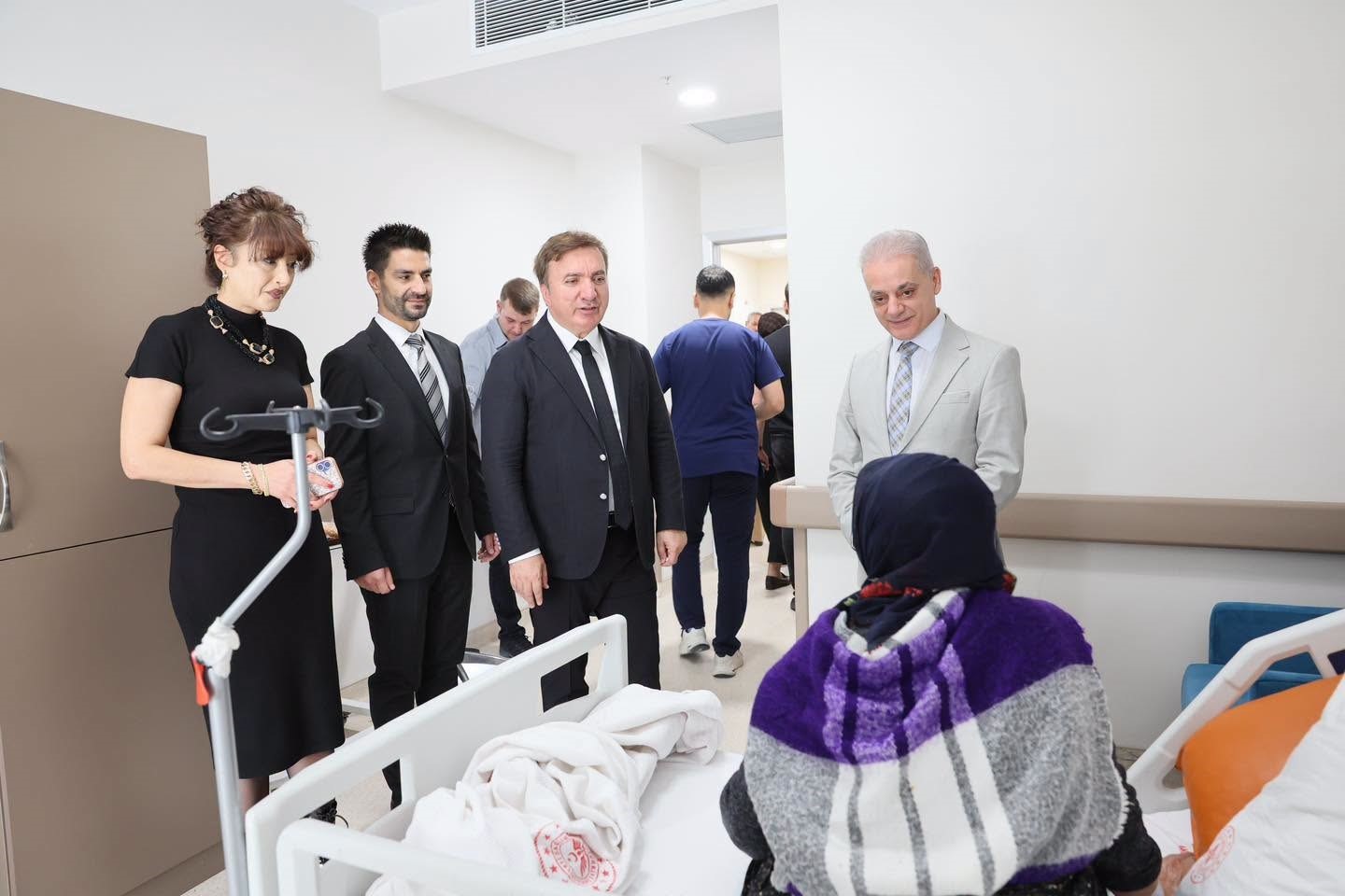 Vali Aydoğdu, Hastanede Tedavi Gören Hastaları Unutmadı
