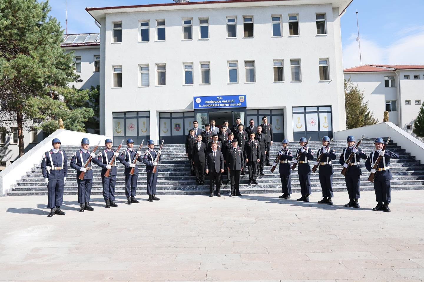 Vali Aydoğdu, Jandarma Komutanı Altundarak’ı Ziyaret Etti