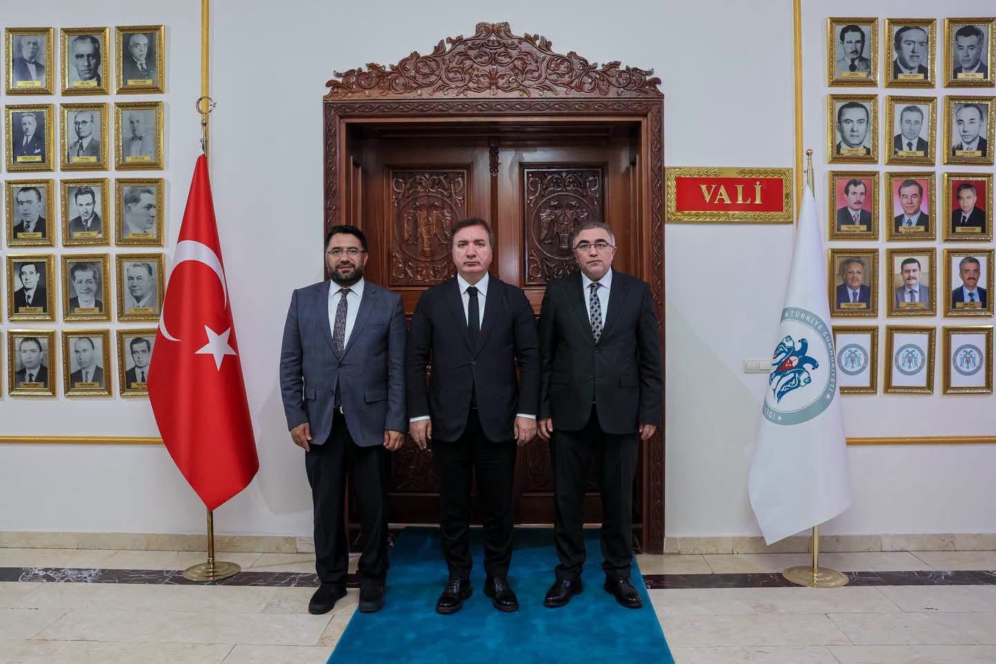Vali Aydoğdu, Yeni ve Eski Müftüleri Ağırladı
