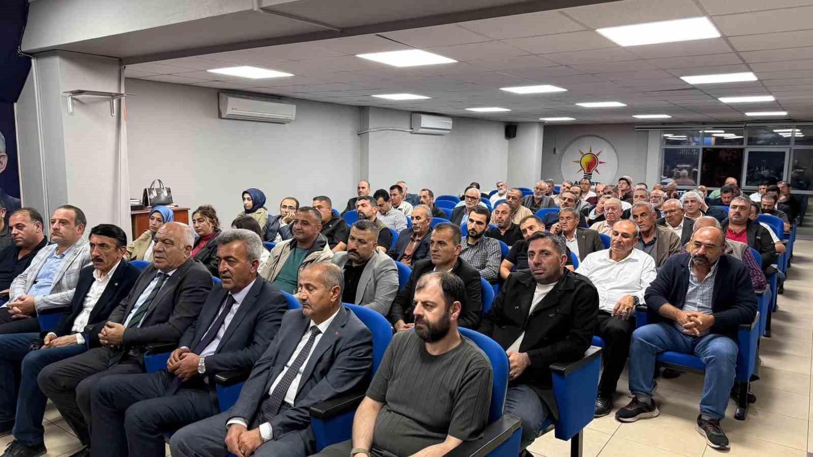 AK Parti Erzincan'da Haftalık Toplantı Heyecanı