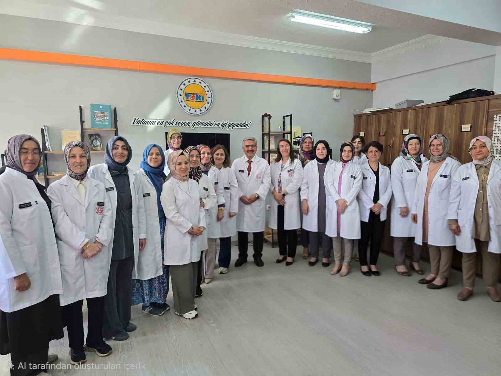 Erzincan'da Öğretmenlere Anlamlı İsimlik Hediye