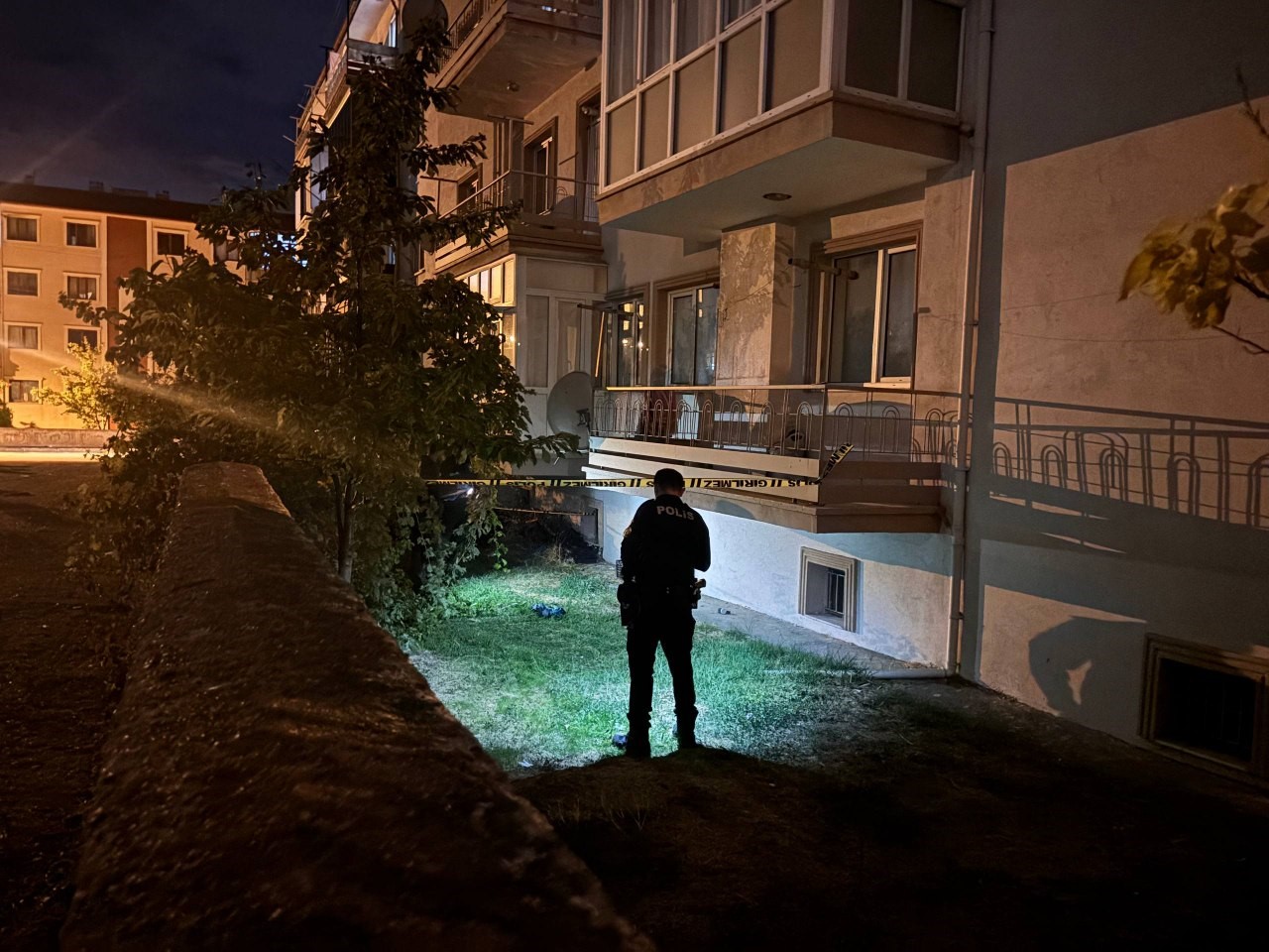 İzmir'de Düşen 77 Yaşındaki Kadın Hayatını Kaybetti