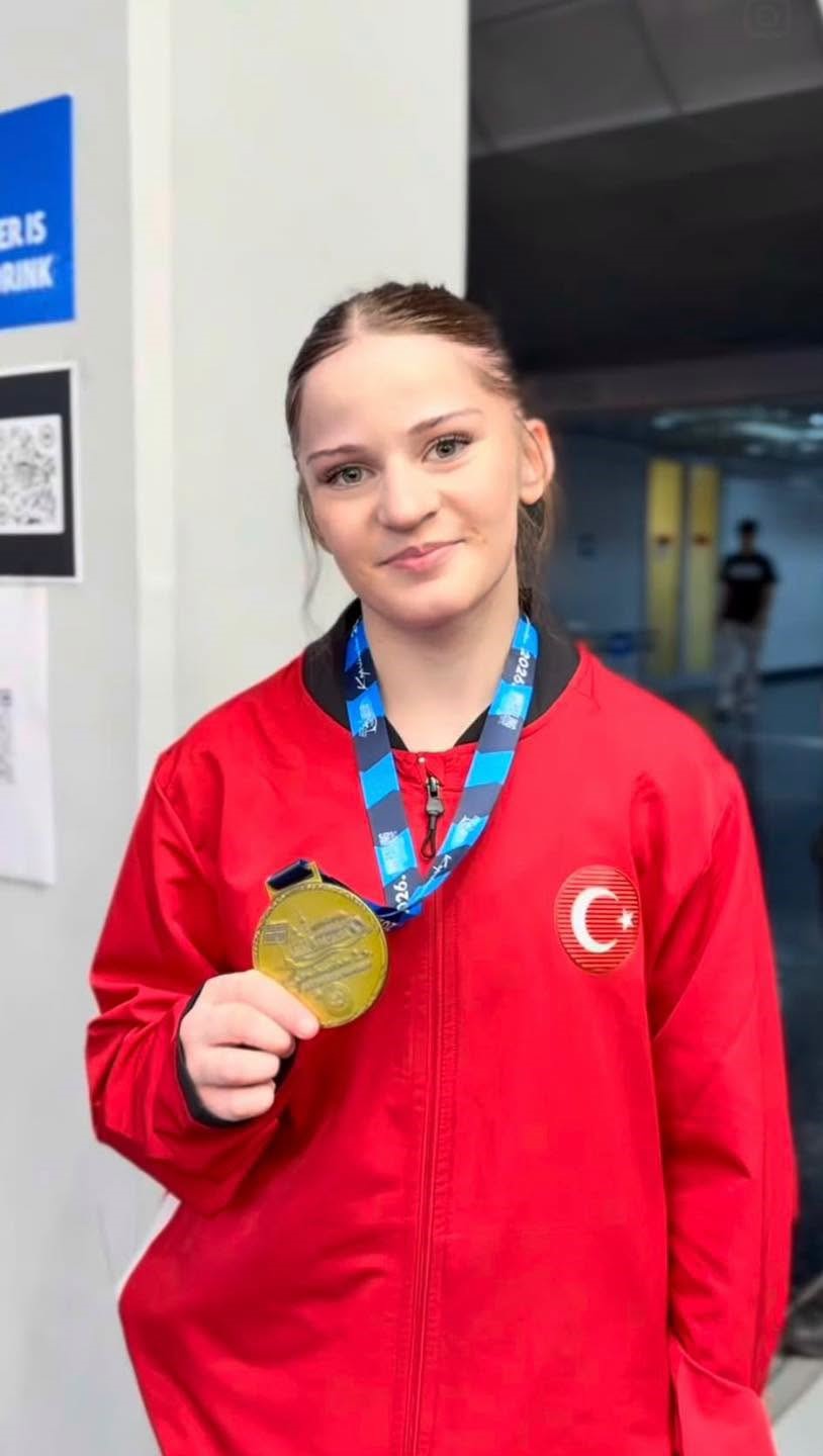 Erzincanlı Güreşçiler Hırvatistan'dan Madalyalarla Döndü