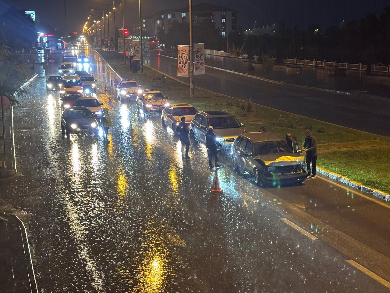 Erzincan'da Sağanak Yağış Zincirleme Kazaya Yolaçtı
