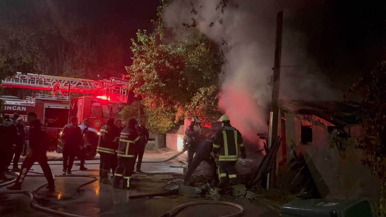 Erzincan'da Müstakil Evde Yangın, İtfaiye Hızla Müdahale Etti