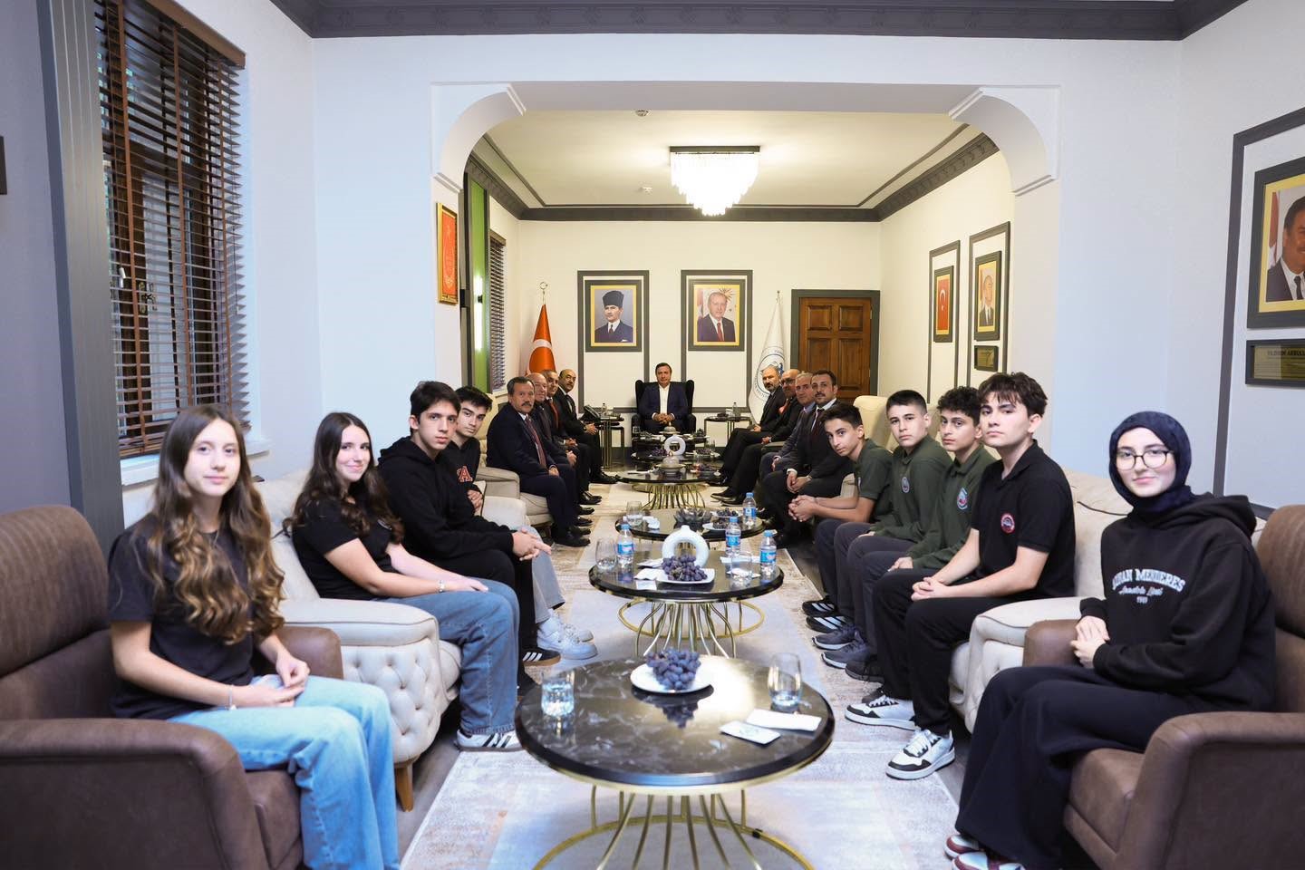 Vali Aydoğdu, Gök Kubbemiz Projesi Kapsamında Gelen Öğrencileri Ağırladı