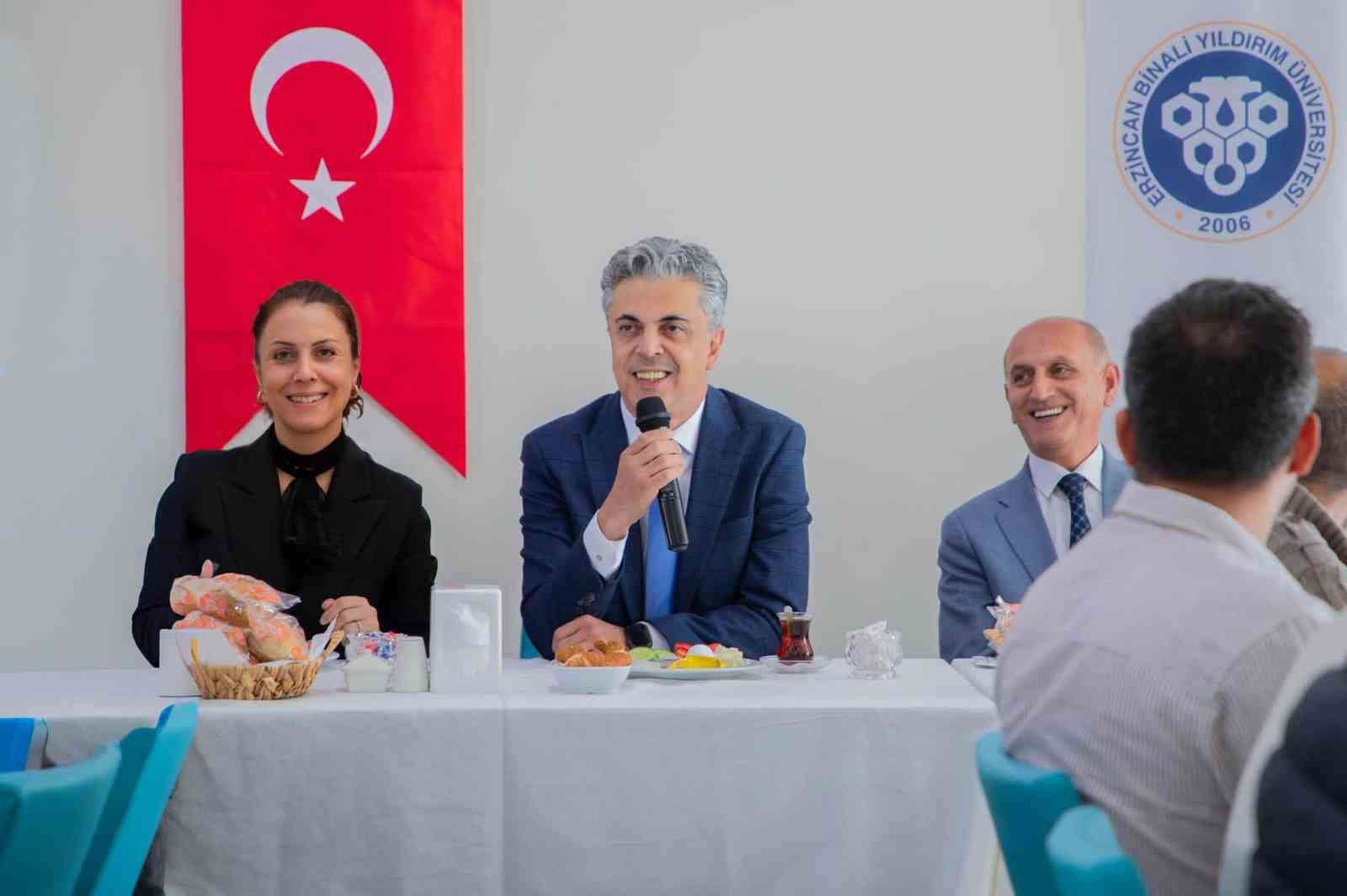 Rektör Kuyrukluyıldız, Personelle Kahvaltıda Bir Araya Geldi