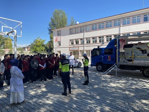 Erzincan'da Öğrencilere ve Öğretmenlere Uygulamalı Trafik Eğitimi Verildi