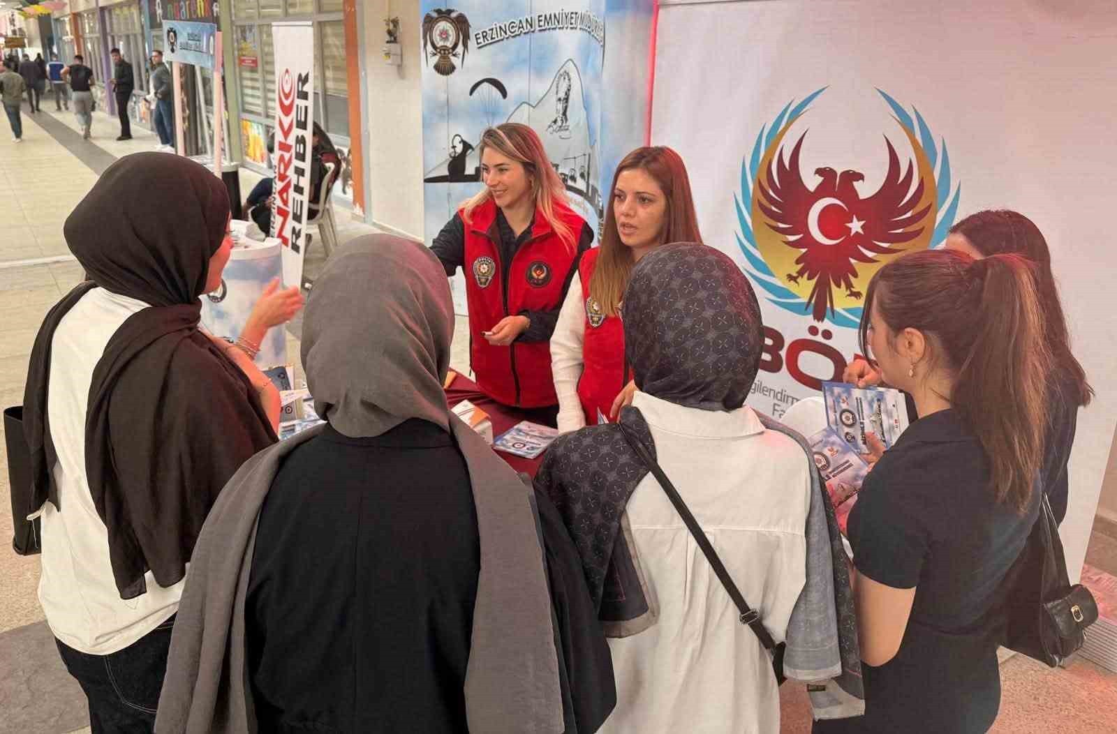 Erzincan'da Üniversite Öğrencilerine Terörle Mücadele Eğitimi Verildi