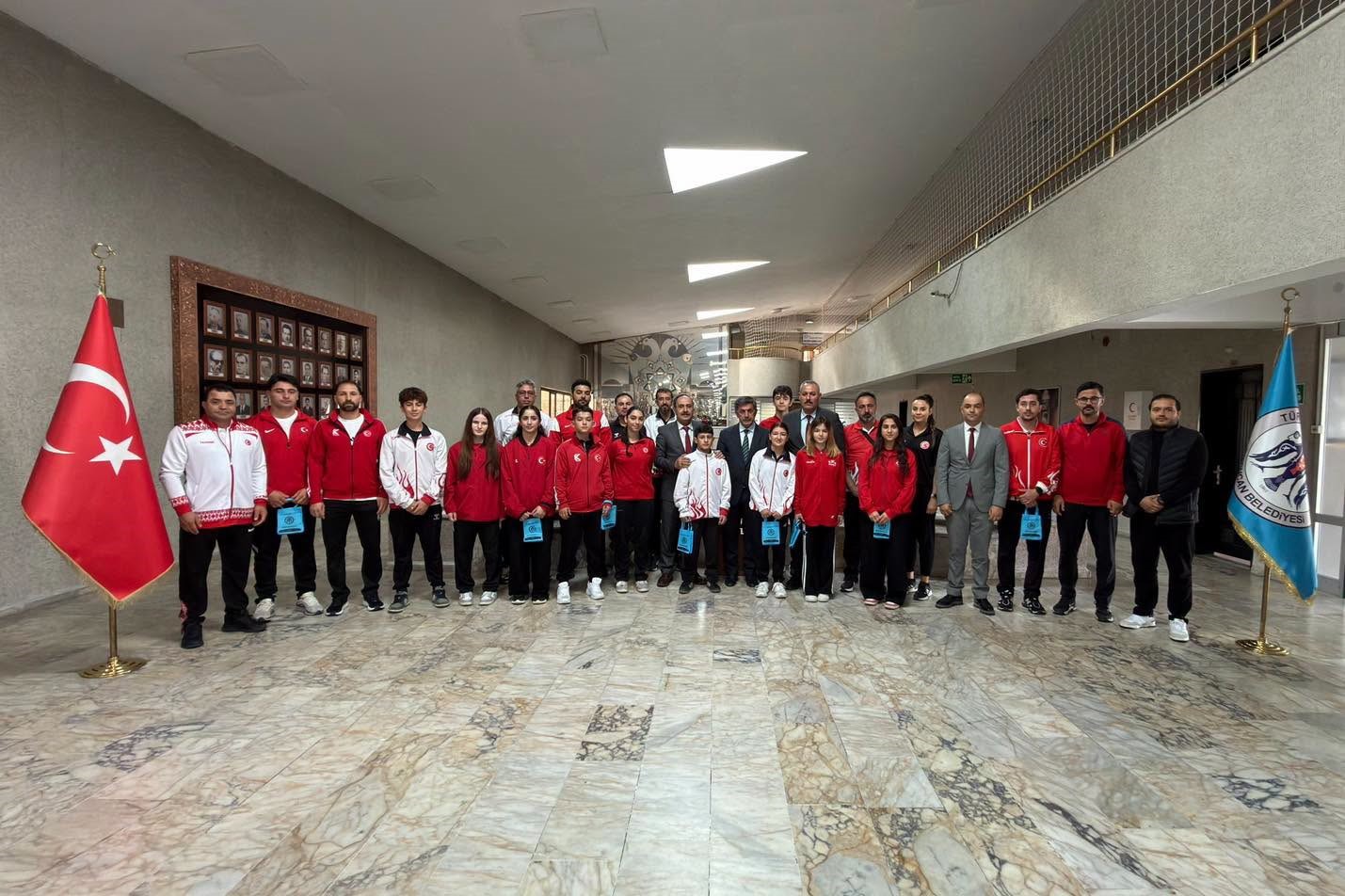Başkan Aksun, Başarılı Sporcuları Makamında Ağırladı