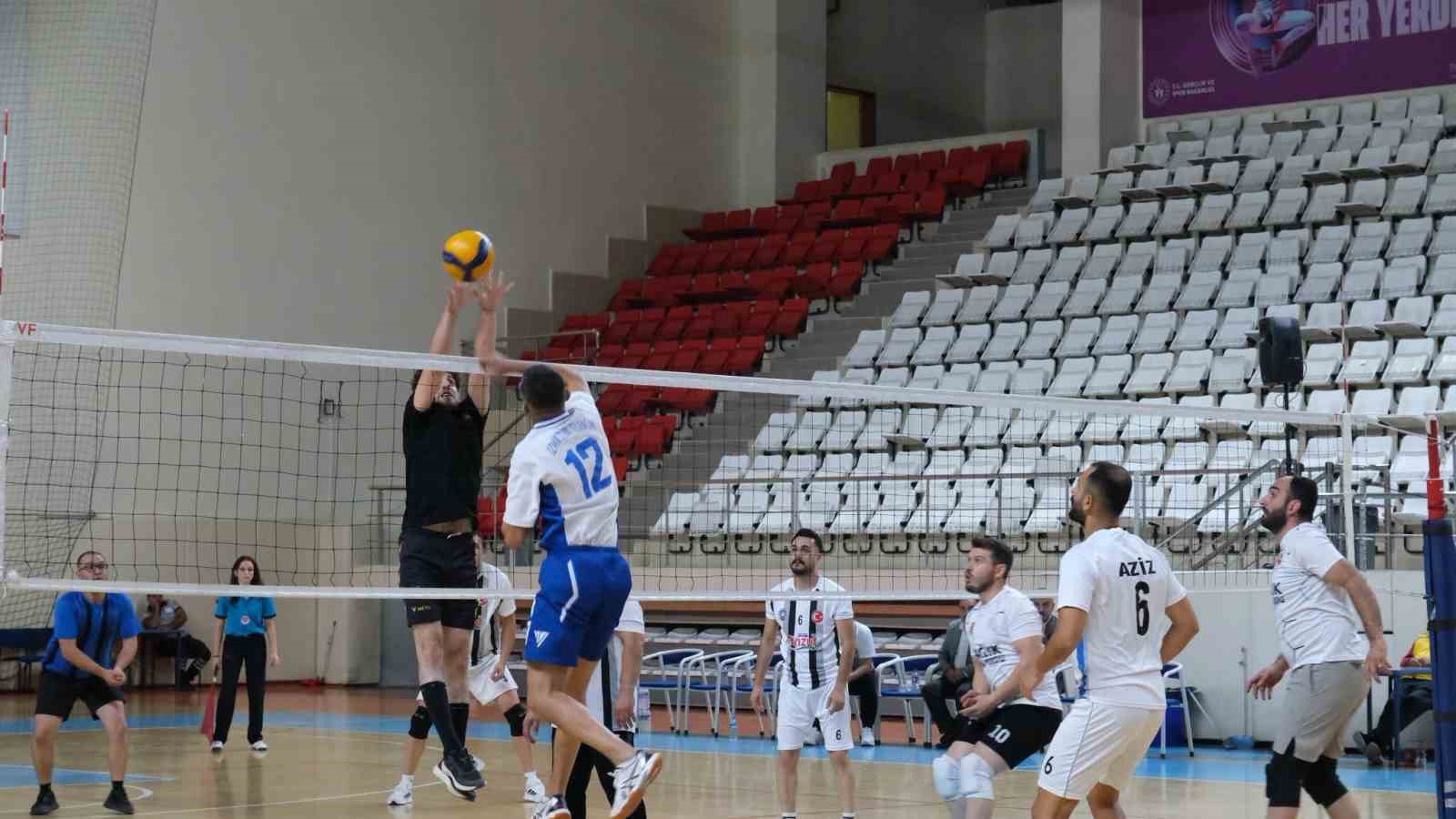 Erzincan'da Voleybol Rüzgarı: Kamu Spor Oyunları Başladı
