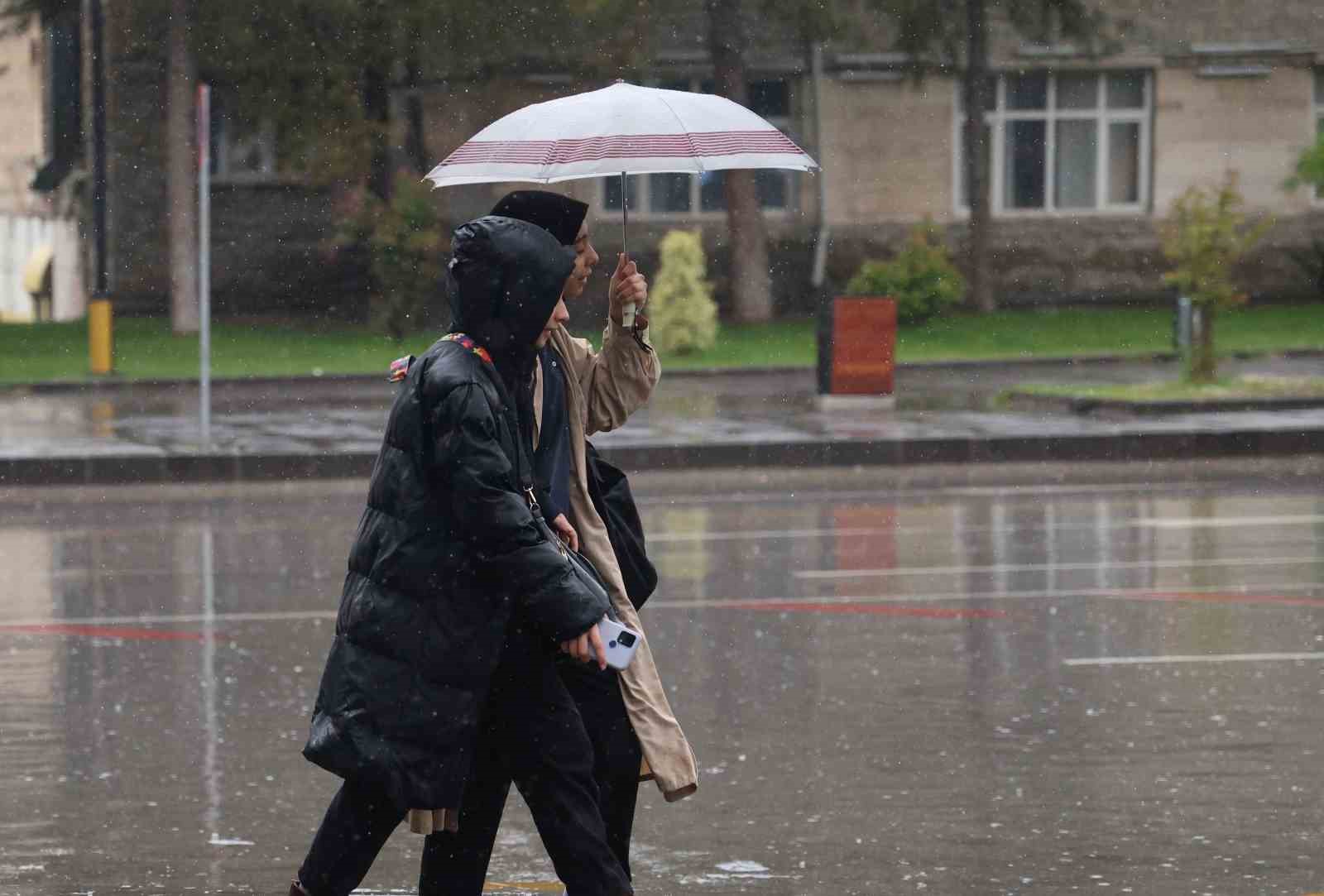 Erzincan ve çevresinde sağanak yağış etkili olacak