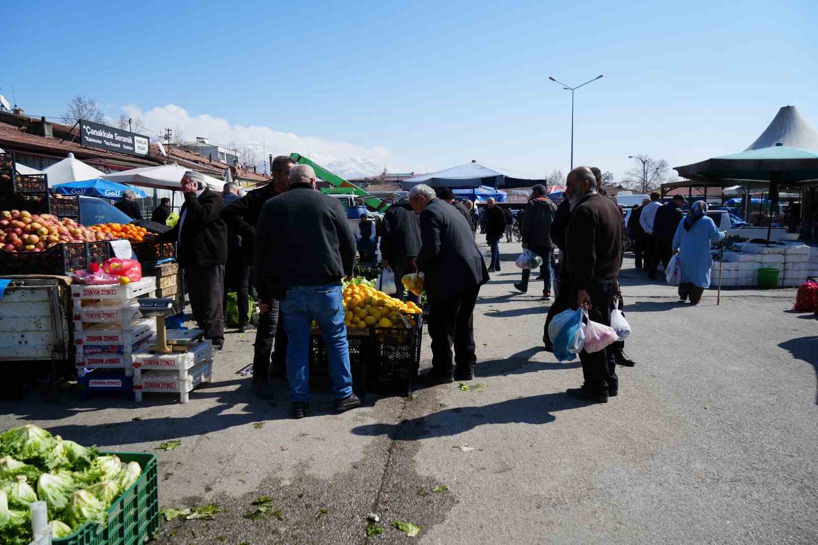 İzmir'de Ticaret Satış Hacmi Ağustos'ta Artış Gösterdi