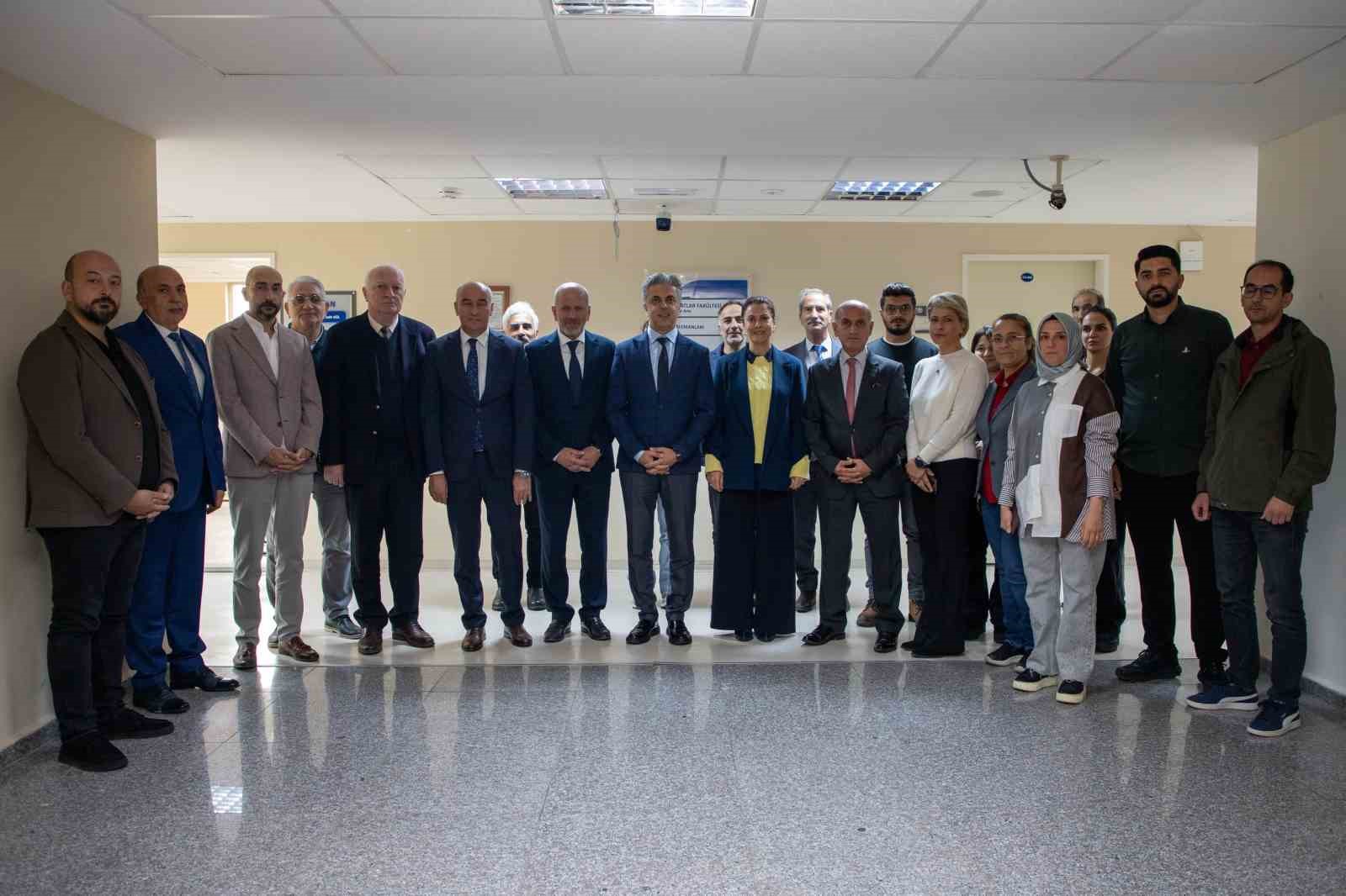 EBYÜ Güzel Sanatlar Fakültesi'nde Yeni Dönem: Abdulkadir Gül Dekan Oldu