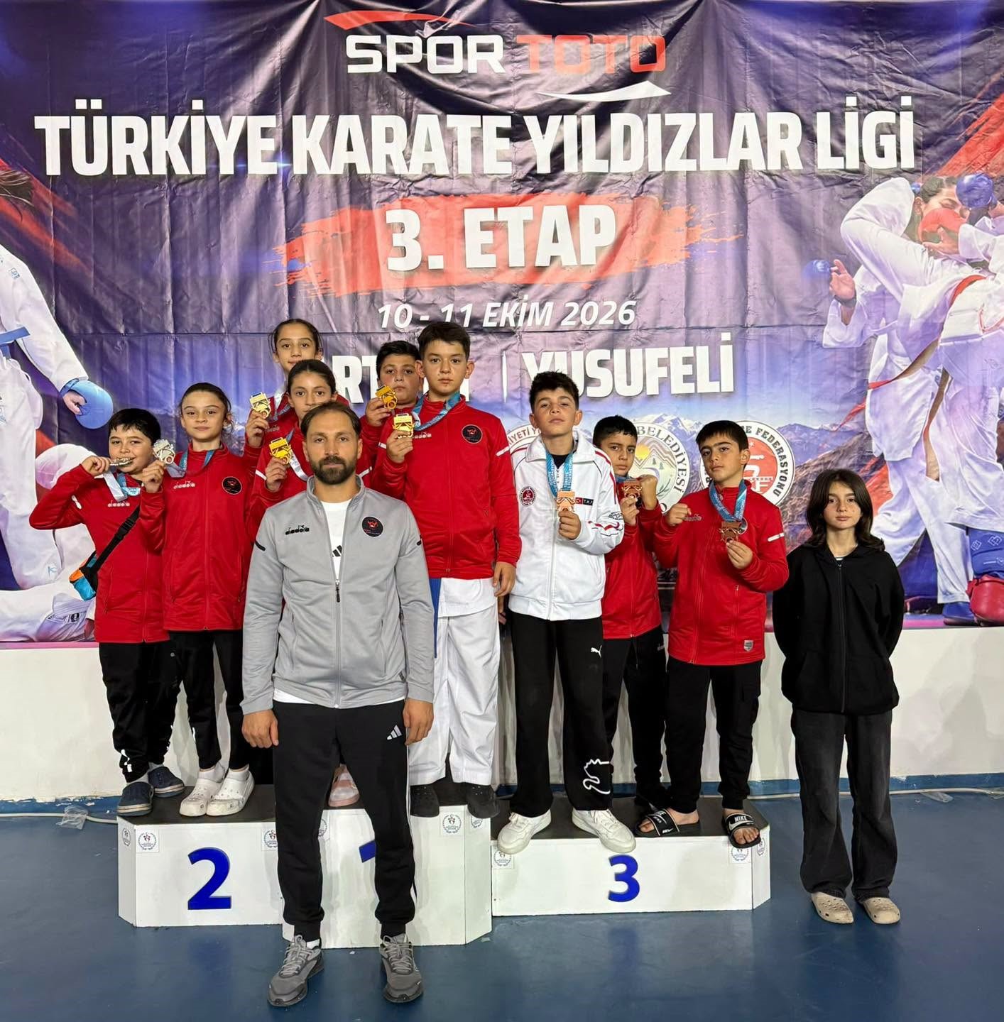 Erzincanlı Karateciler Türkiye Yıldızlar Ligi'nde Madalyalara Doydu