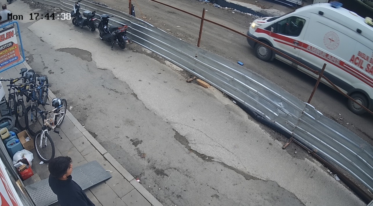 İzmir'de İnşaatta Yüksekten Düşen İşçinin Tedavisi Devam Ediyor
