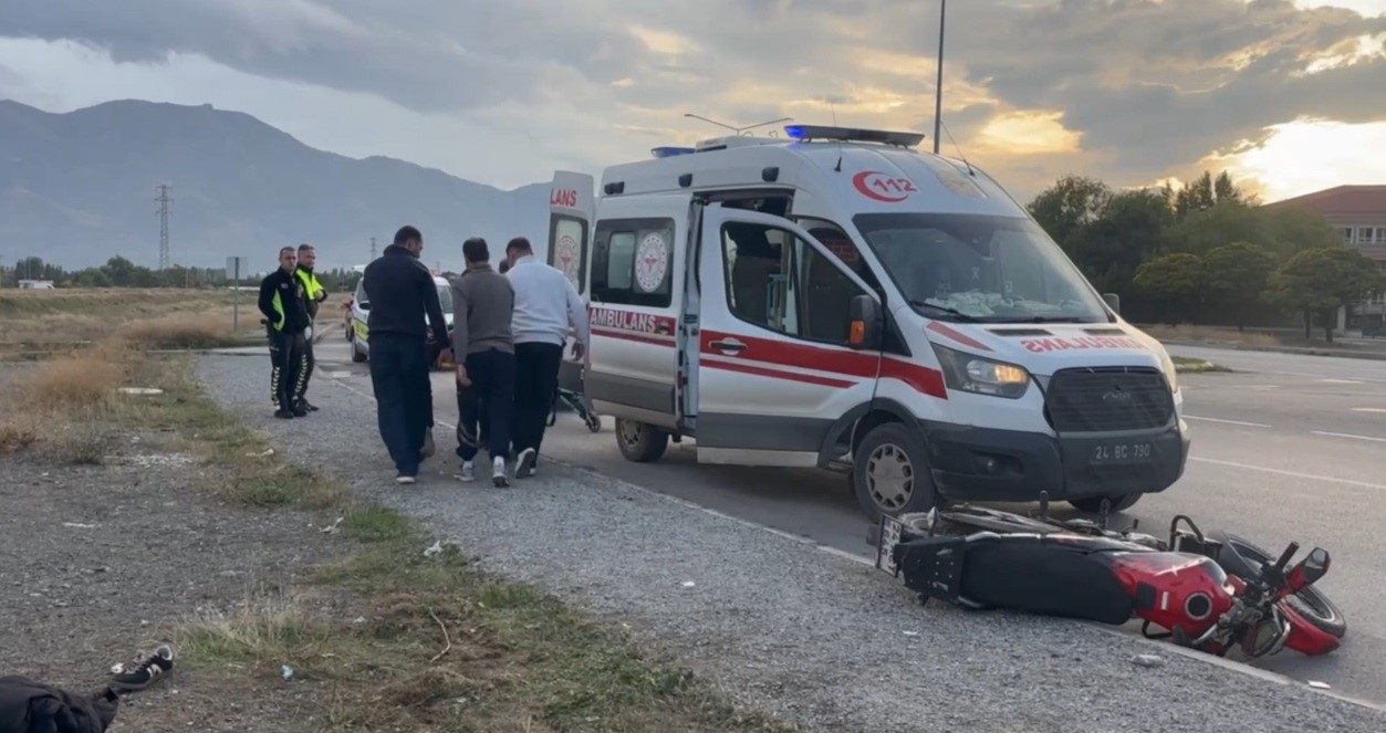 Erzincan'da Motosiklet Kazası: Sürücü Yaralandı
