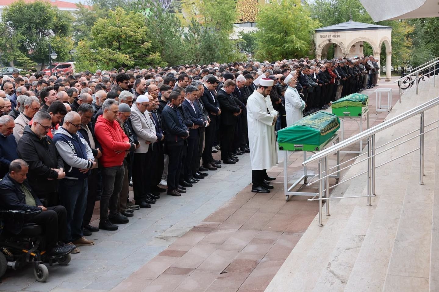 İzmir'de Son Veda: Fahrettin Kılıç ve İlhami Çetin Uğurlandı