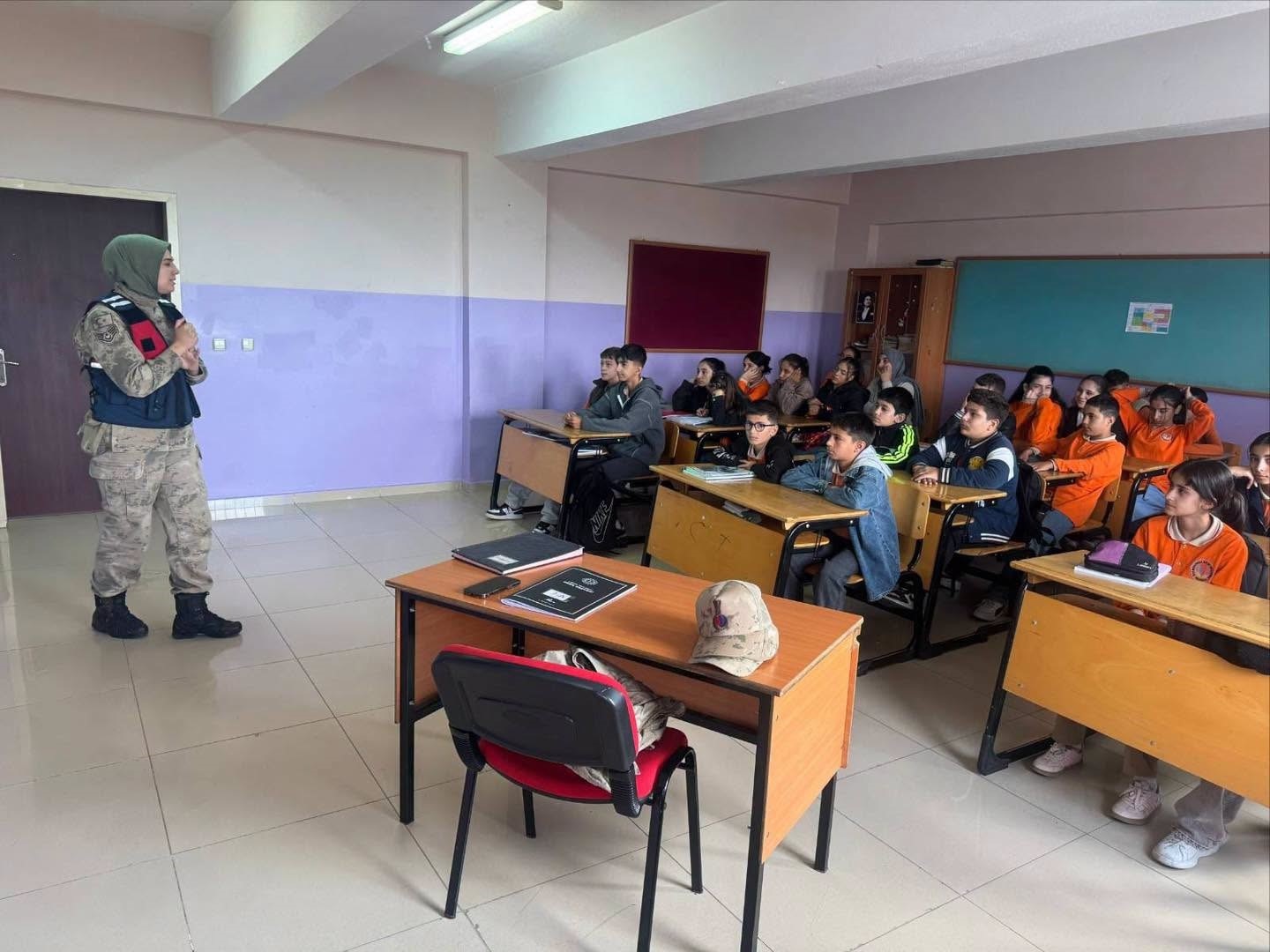 Jandarma, 65 Okulda Güvenlik Denetimi Gerçekleştirdi