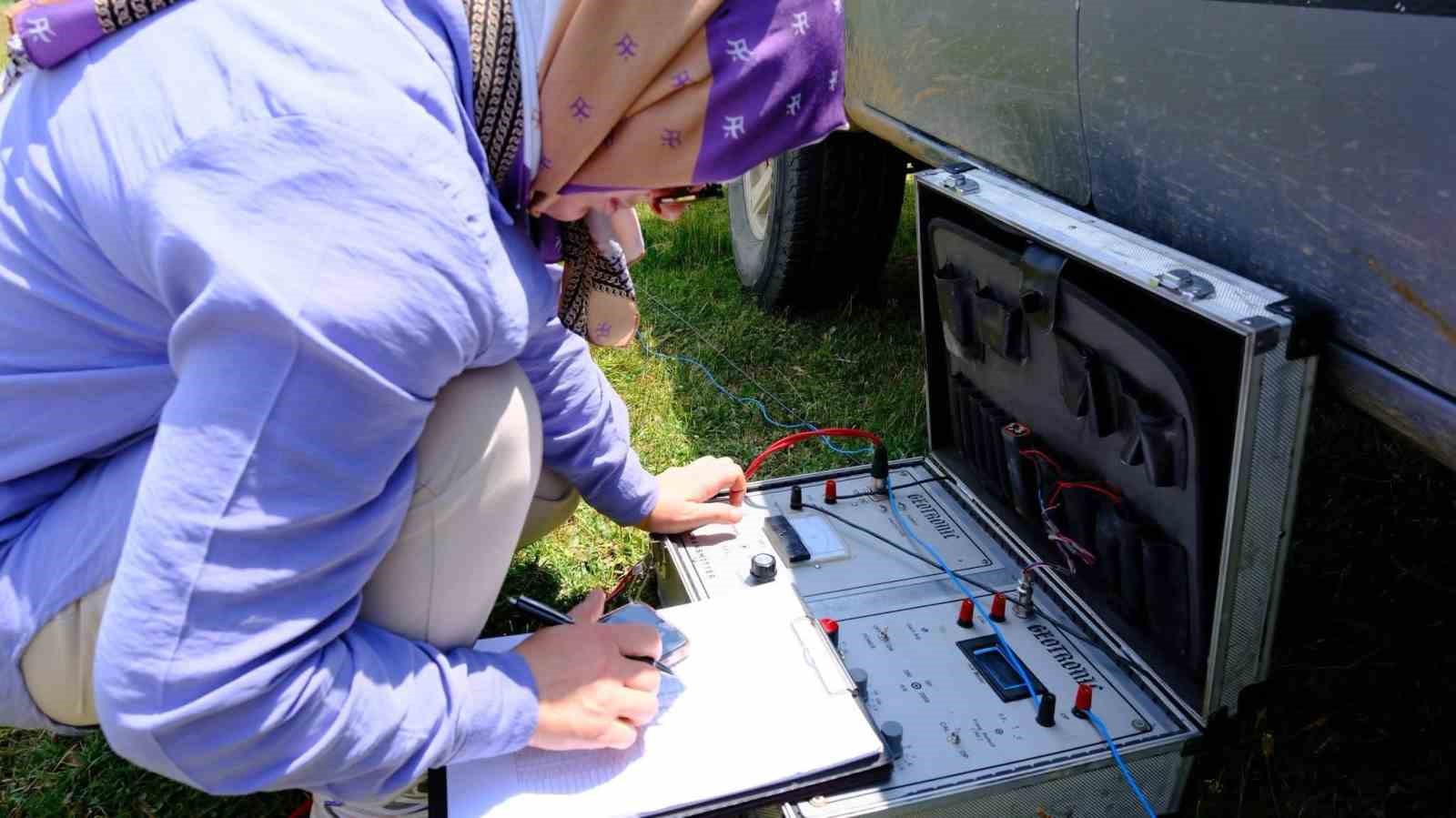 Erzincan'da Meralarda Su Çalışmaları Başladı