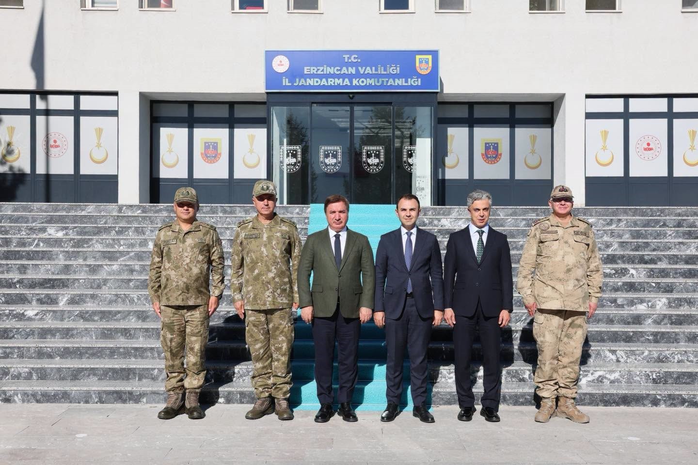 Erzincan Protokolü Jandarma Komutanı Altundarak'ı Ziyaret Etti
