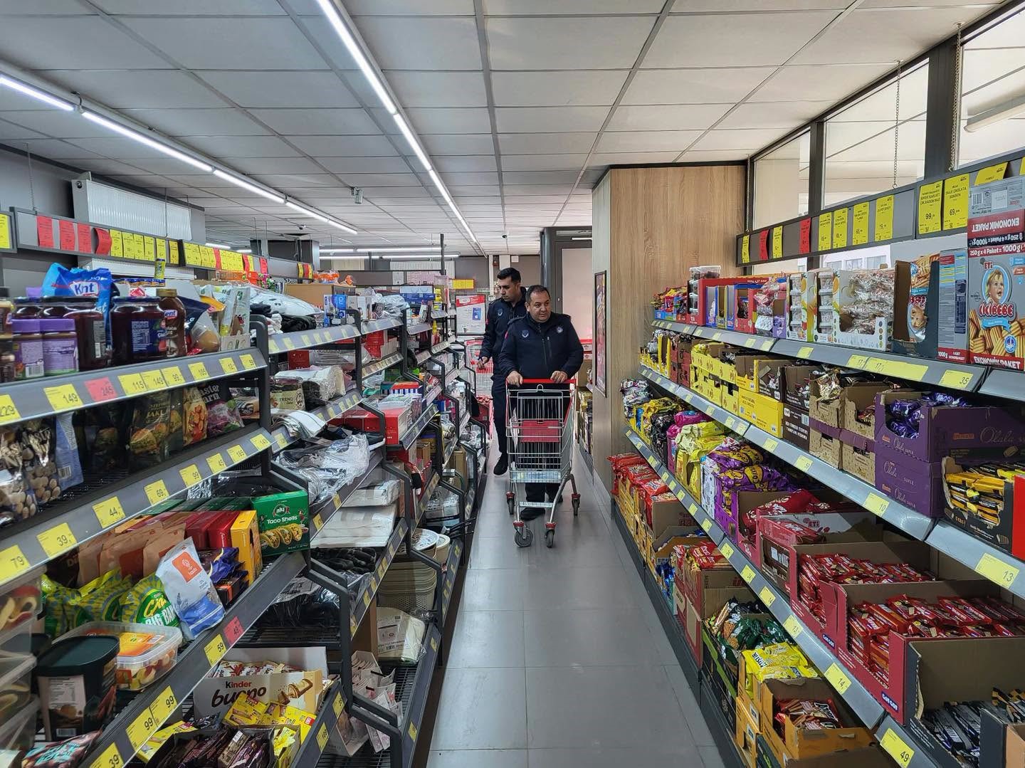 İzmir'de Market Denetimleri Sıkılaşıyor: 137 İşletme İncelendi