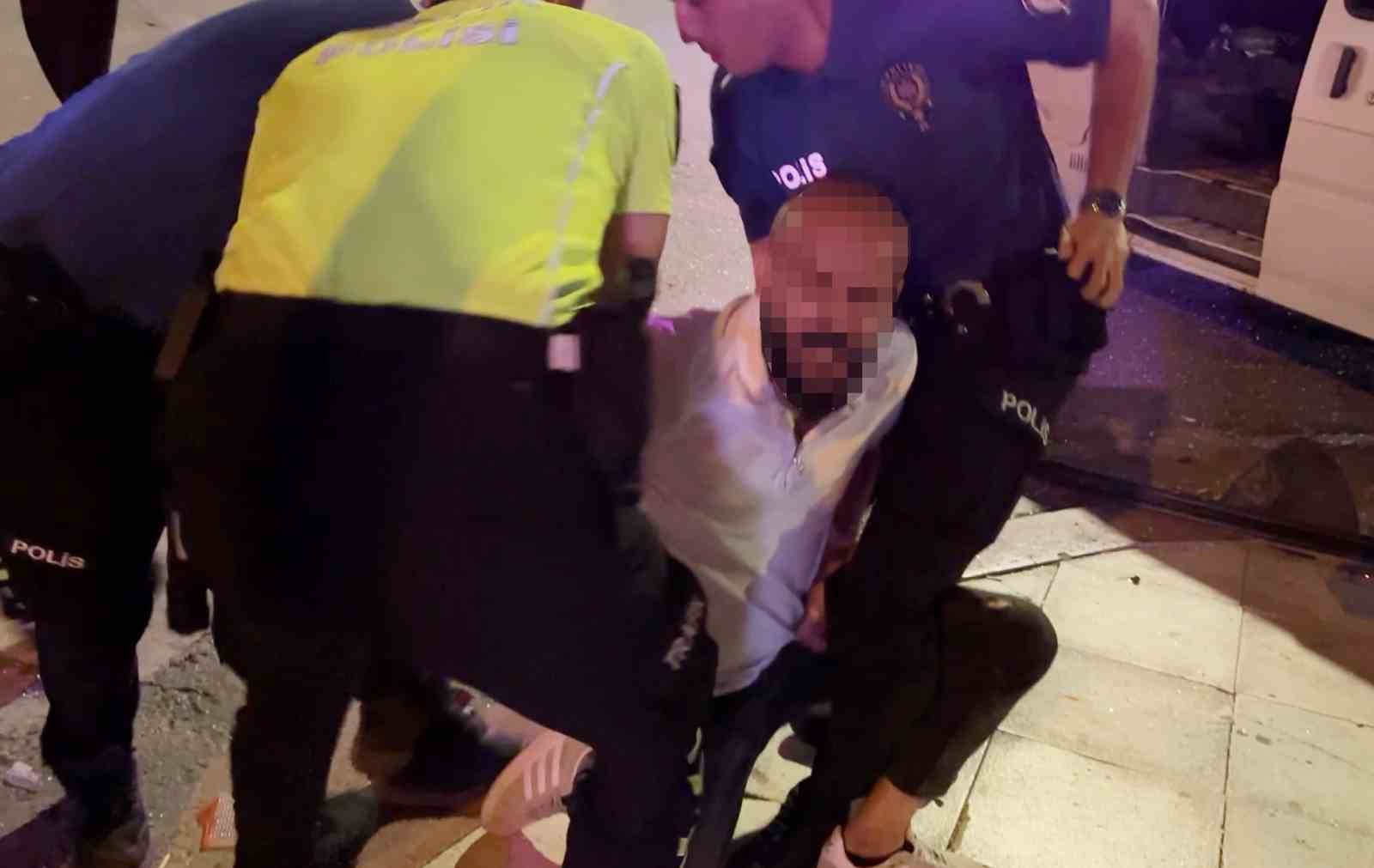 Alkollü Sürücünün İsyanı: Kelepçe Vurulamaz Dedi, Gözaltına Alındı