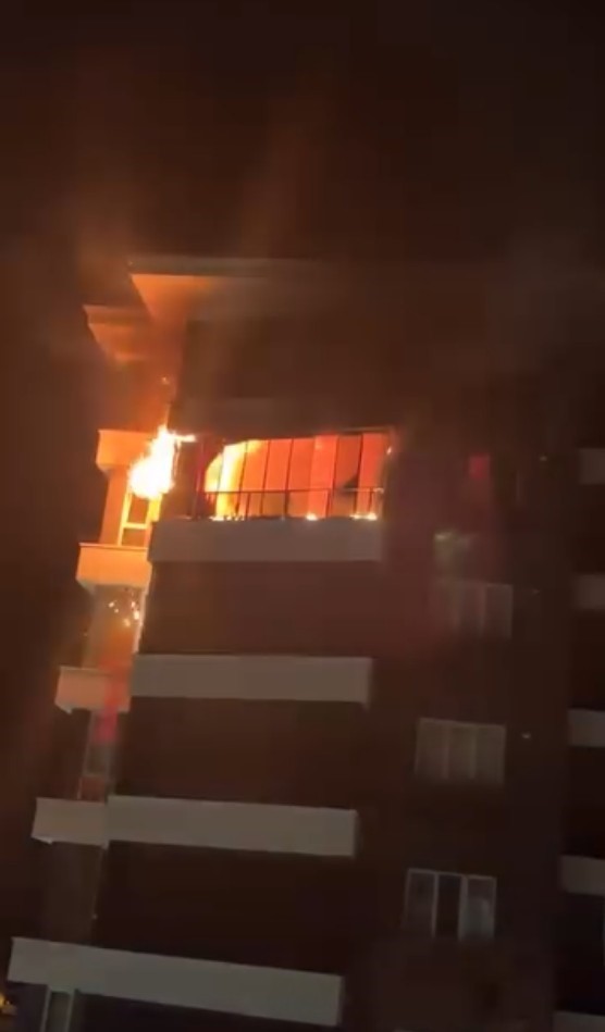 Aksaray'da Yangın Paniği: 8 Katlı Bina Tahliye Edildi