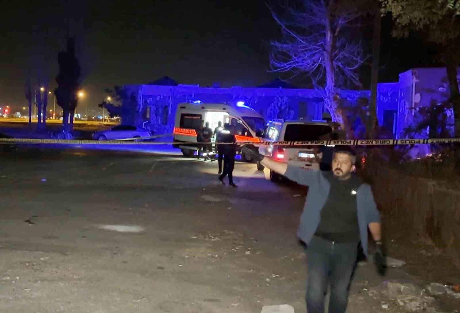 Minibüsün Tavanında Cansız Bedeni Bulundu