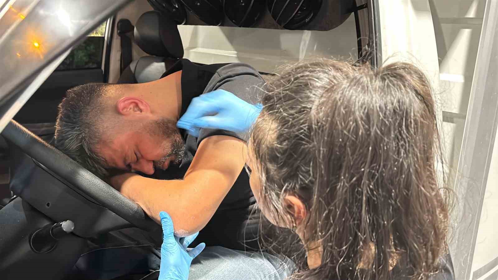 Alkollü Sürücü Pompada Sızdı, İlginç Anlar Kamerada
