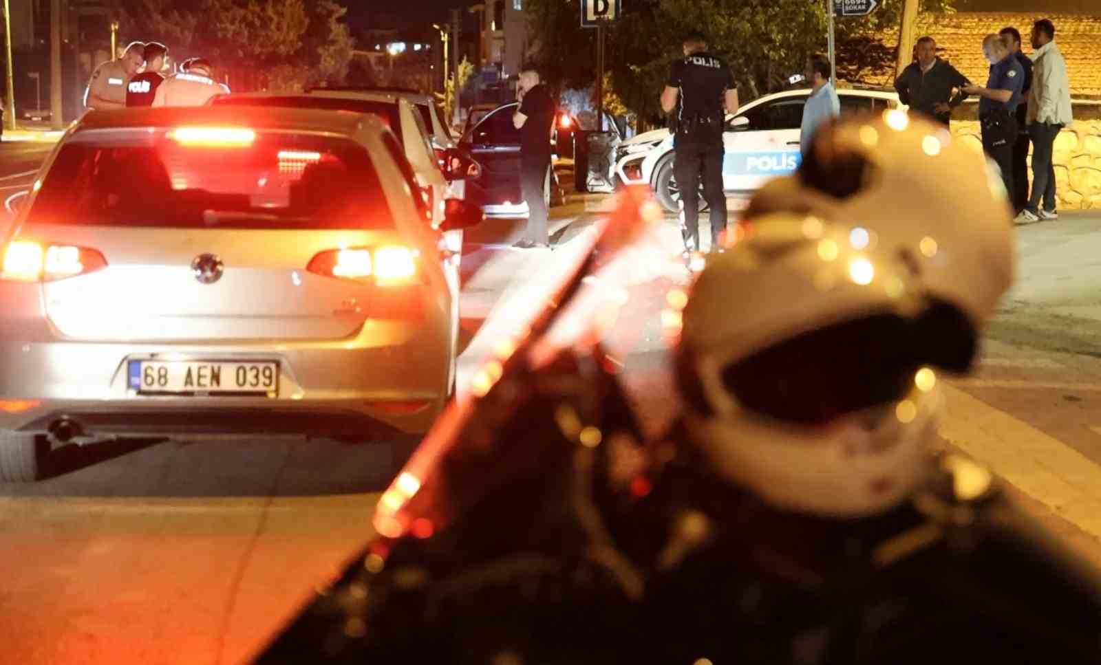 Şüpheli Araçta Ruhsatsız Tabanca Bulundu