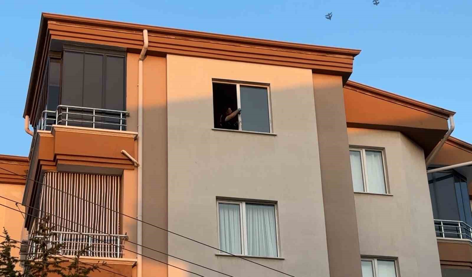 Aksaray'da 5. Kattan Düşen Genç Kız Hastaneye Kaldırıldı