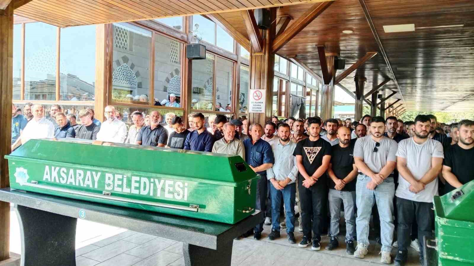 18 Yaşındaki Genç Kız Zeynep Nazlı Öztaş, Son Yolculuğuna Uğurlandı