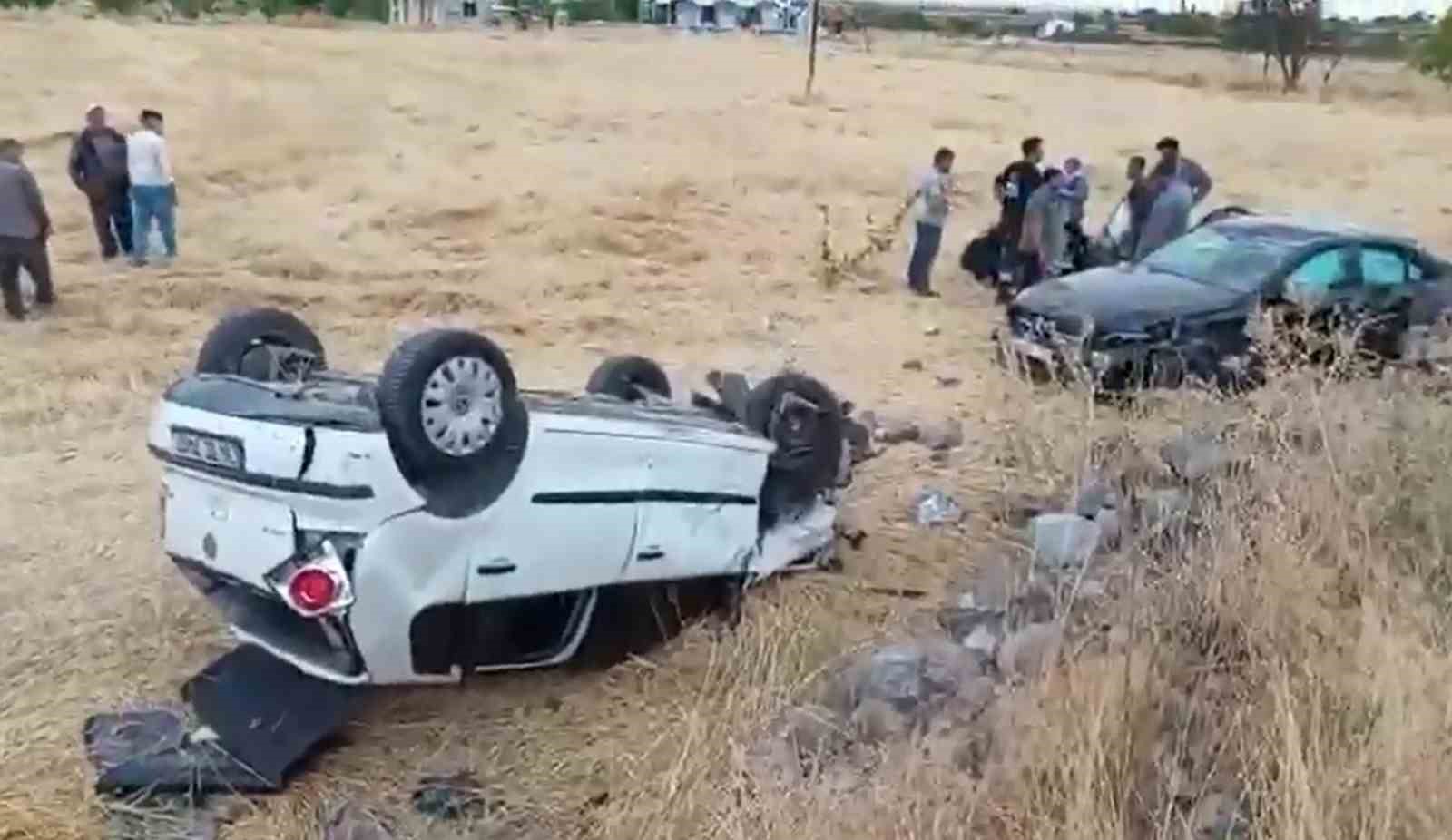 Aksaray’da otomobilin çarptığı park halindeki araçta 5 kişi yaralandı