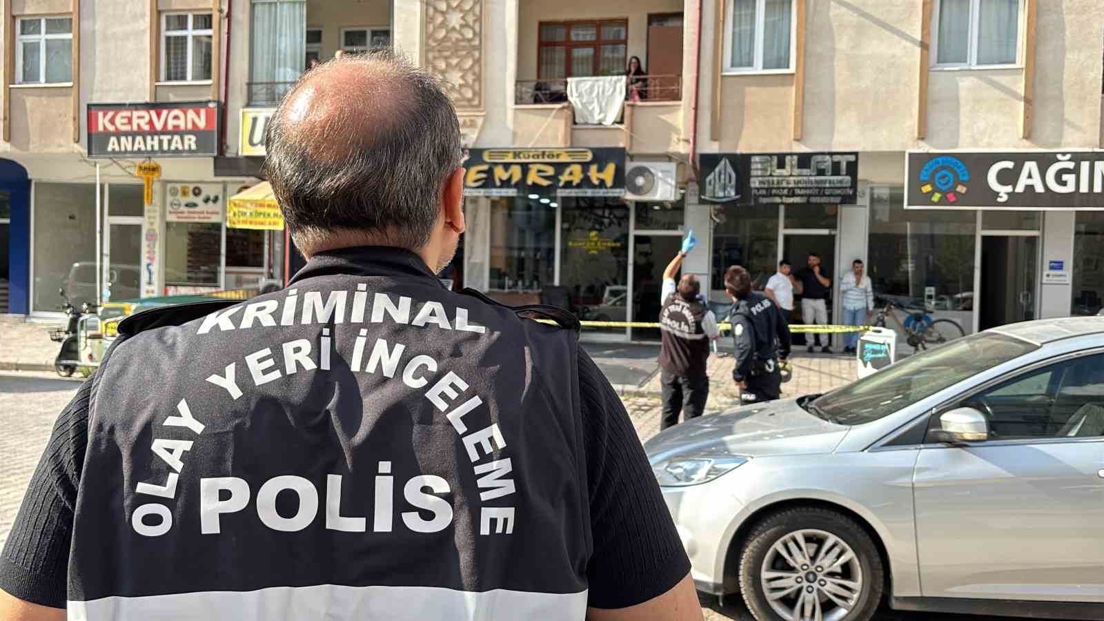 Aksaray'da 5. Kattan Düşen Adam Hastaneye Kaldırıldı