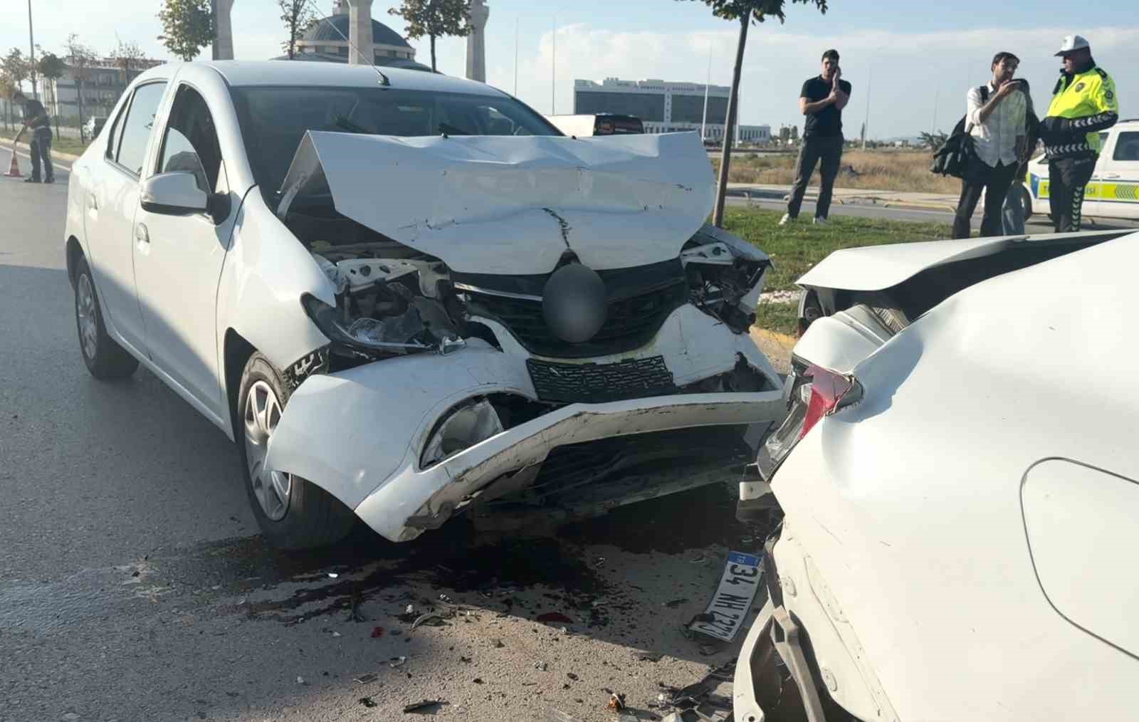 Aksaray'da Zincirleme Trafik Kazası: 4 Araç Birbirine Girdi