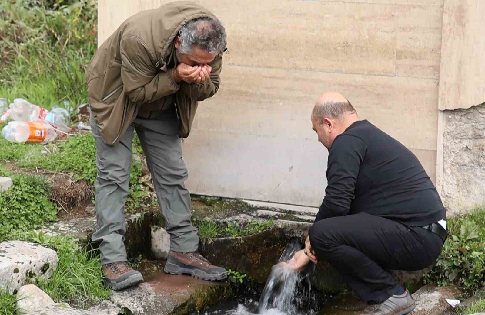 Aksaray'da Yeraltından Fışkıran Gazlı Su Ziyaretçilerini Ağırlıyor