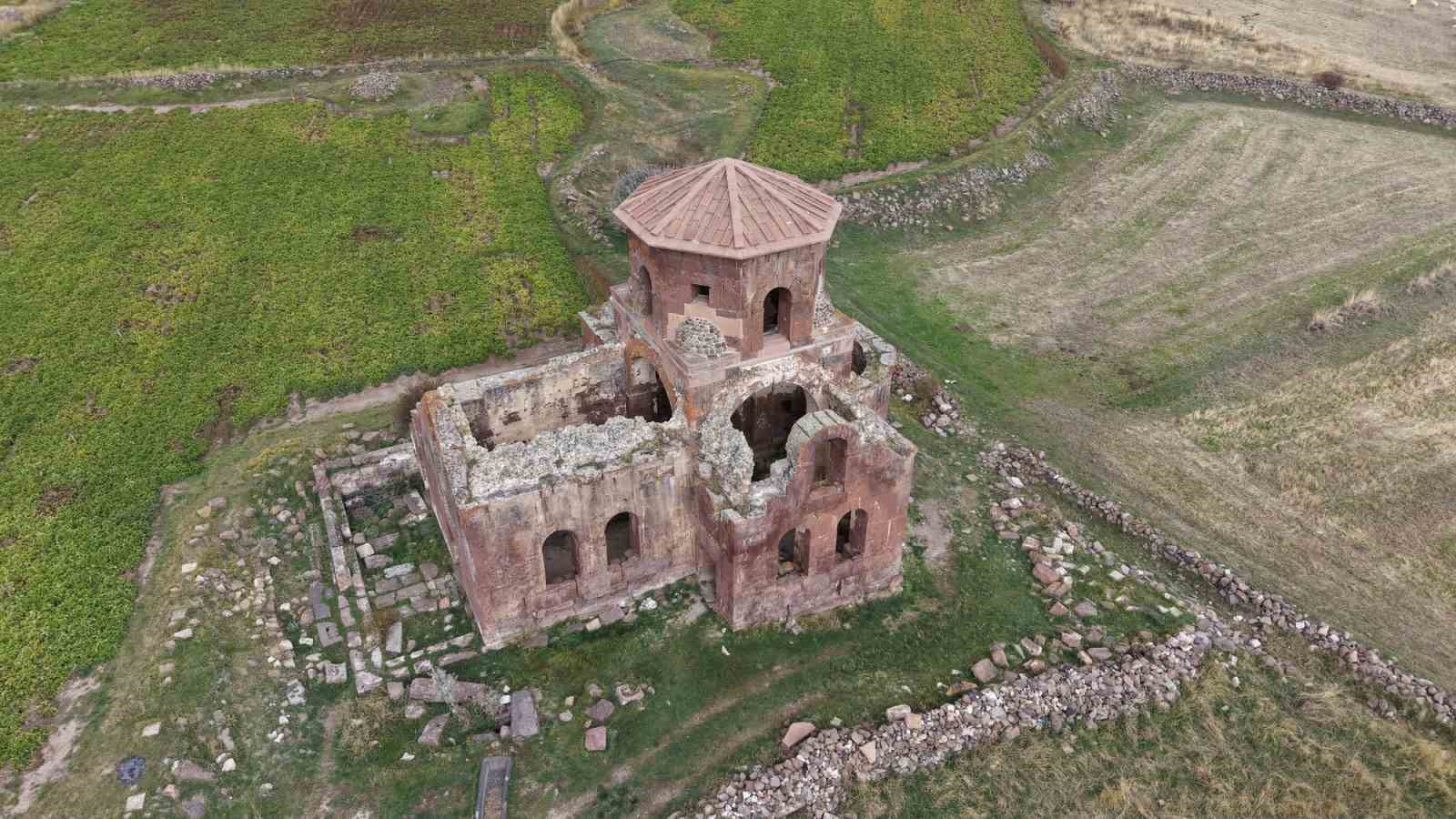 Kızıl Kilise: 1500 Yıllık Tarihiyle Güzelyurt'u Aydınlatıyor